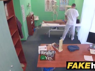 Falošný nemocnica therapist dáva inviting tmavé brazílske študent a ťažký jebanie