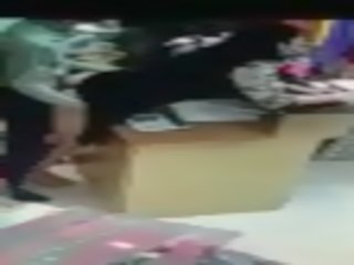 Kedai pemilik fucked bhabhi dalam mall