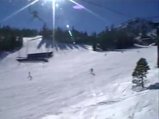 Inviting امرأة سمراء مارس الجنس شاق 1 ساعة فقط بعد snowboarding