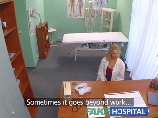 Fakehospital nový sestrička berie dvojitý výstrek od vášnivé md