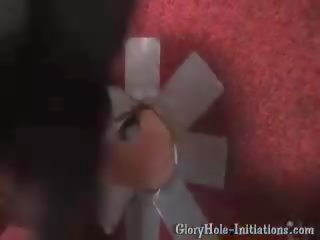 Bella moretti szopás egy fehér gloryhole putz