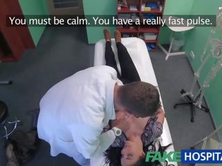 Fakehospital nádherný tetovanie pacient cured s ťažký šachta liečba vid